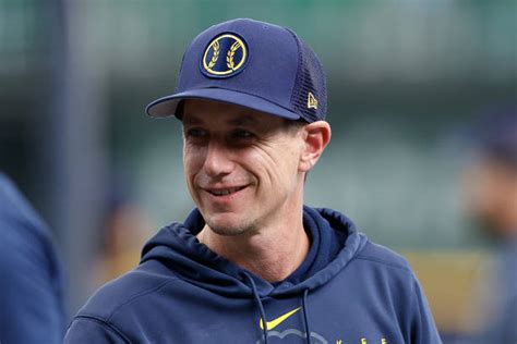 Brewers manager shares advice with new Bucks head coach - WTMJ