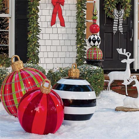 These Large Outdoor Christmas Ornaments Make a Serious Statement in Your Yard | Large outdoor ...