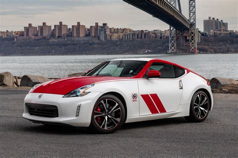 How Does the New 2023 Nissan Z Compare to the Old 2020 Nissan 370Z?