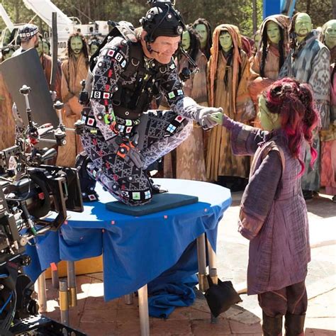 Josh Brolin and Ariana Greenblatt (young Gamora) Behind the scenes of ...