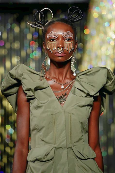 The Biggest Accessory Trend From Fashion Month is For Your Face – CR ...