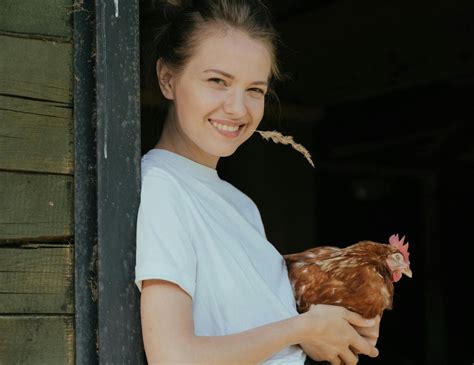 Sustainable Chicken Keeping: Composting, Recycling, and Eco-Friendly P – Coop Care