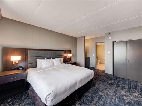 Doubletree Hotel Bloomington in Bloomington (IL) - Room Deals, Photos & Reviews