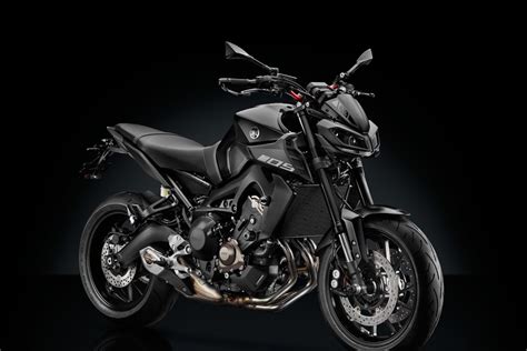 Yamaha MT-09 por Rizoma: una moto oscura con complementos a lo Darth Vader