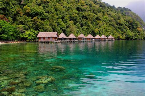 MLDSPOT | 10 Destinasi Wisata Pulau Terindah di Indonesia