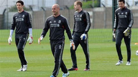 Ex-Liverpool goalkeeper Doni reveals he had a heart attack at the club - Mirror Online