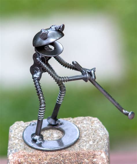 Frog golf metal sculpture | Metal sculpture, Scrap metal art, Metal art