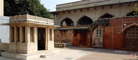 Mirza Ghalib's Tomb in New Delhi | Tourist Attractions in Delhi