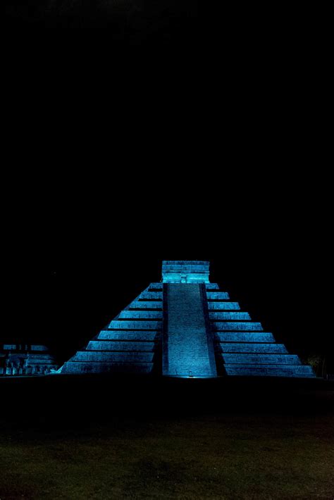 Mexico || Chichen Itza at Night - Sed Bona