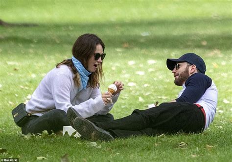 EXCLUSIVE: Lily James and Chris Evans enjoy date in park - ReadSector