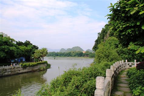 Guilin, China: Elephant Trunk Hill Park - i put my life on a shelf