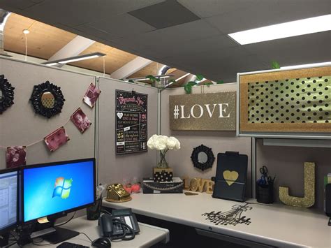 Decorated Work Cubicle | Cubicle decor office, Work cubicle decor, Home ...