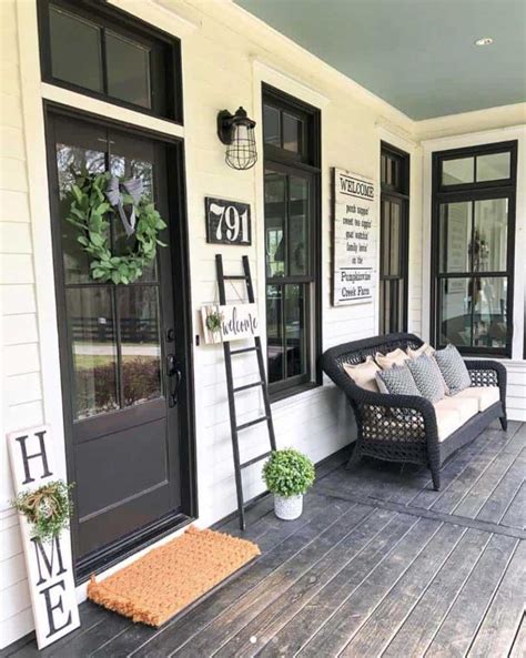 32 Cozy And Inviting Farmhouse Porch Decor Ideas - Shelterness