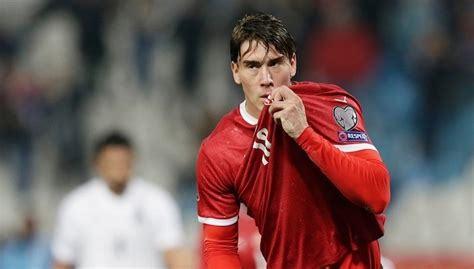 Video – Vlahovic leads Serbia to victory over Montenegro with a brace ...