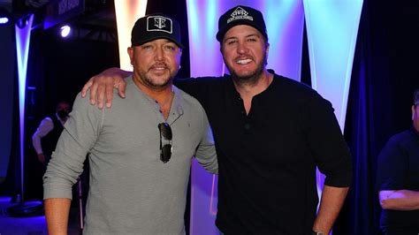 Jason Aldean, Luke Bryan’s Plane Forced To Make Emergency Landing