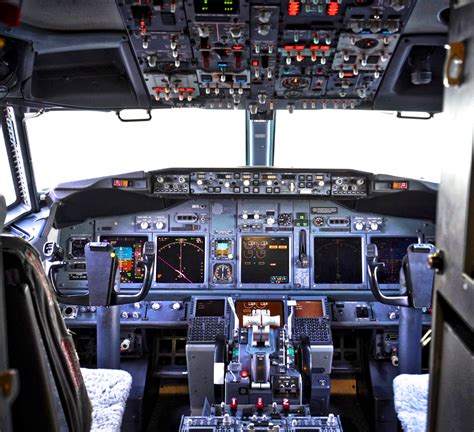 United Airlines 2008 Boeing 737-900/ER N75429 c/n 30130 flightdeck at San Francisco Airport by ...