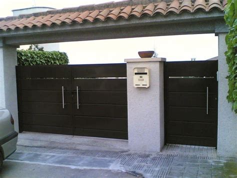 Take a look at this exciting photo - what an artistic design and style #slidinggaragedoors ...