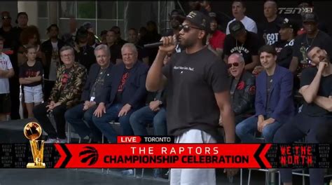 Watch: Kawhi Leonard ends parade speech with his famous laugh