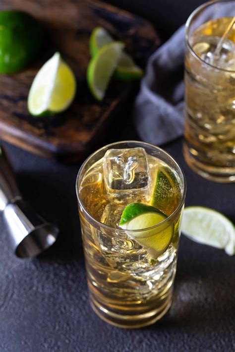 EASY Whiskey Ginger Cocktail (just 3 ingredients!) - Garnish with Lemon