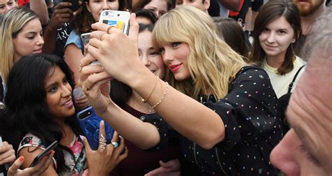 Taylor Swift Celebrates ‘Lover’ Release With Fans in NYC | Taylor Swift ...