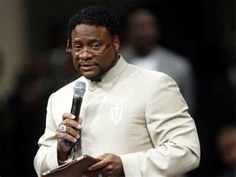 Bishop Eddie Long Scandal: Rally Calls for Embattled Pastor to Resign ...