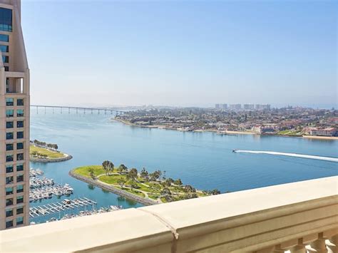 Waterfront Hotel in San Diego Near Seaport Village | Manchester Grand ...