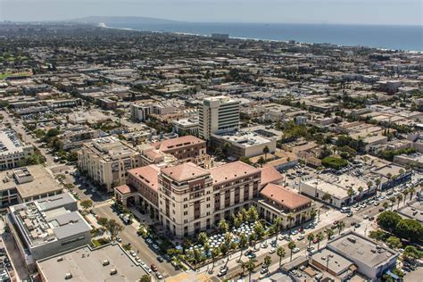 Santa Monica UCLA Medical Center — Robert A.M. Stern Architects, LLP