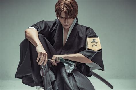 Stunning Aizen Sosuke Cosplay