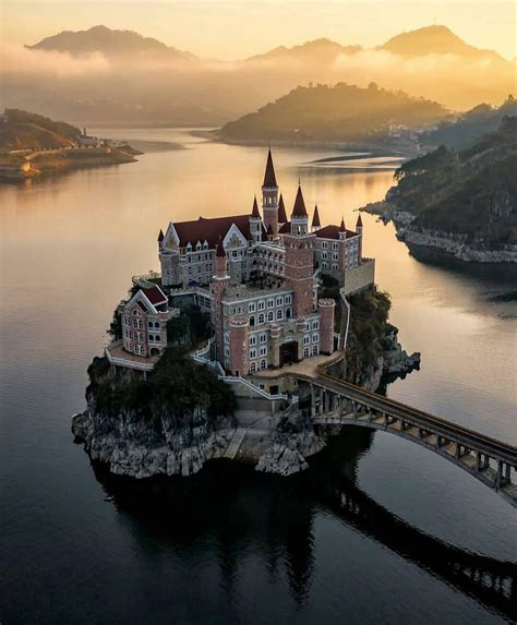 This castle in China is straight out of a fairytale. : r/pics