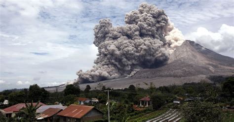 GHELEGAR NET: MAKALAH BENCANA ALAM GUNUNG MELETUS