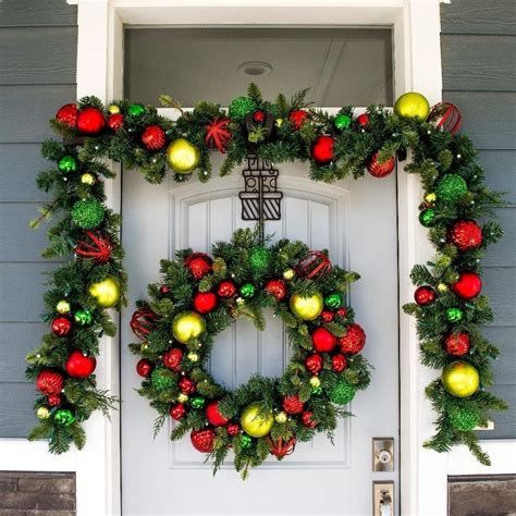 Outdoor Christmas Wreaths to Decorate Your Home with Style - Foter