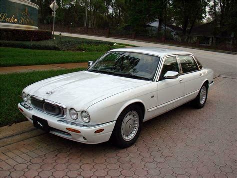 1999 JAGUAR XJ8 VANDEN PLAS SEDAN - Front 3/4 - 151376