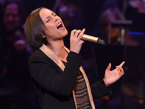 Alicia Keys to sing national anthem at Super Bowl: Report - CBS News