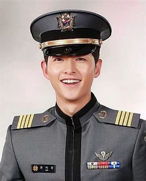 The photo of Song Joong-ki clothed the cadet uniform released. : Korea ...