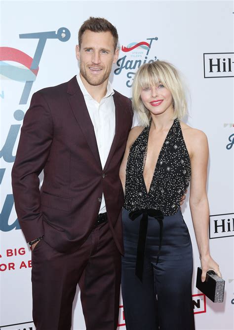 Julianne Hough and Brooks Laich Update: They 'Seem Happy,' Source Says