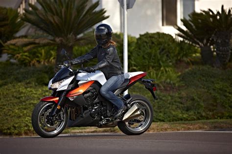 2010 Kawasaki Z1000 Review - Top Speed