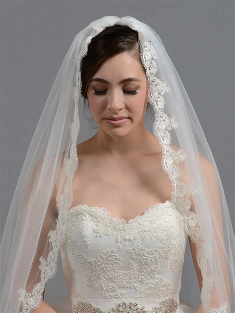 Bridal wedding veil elbow / fingertip alencon lace V036