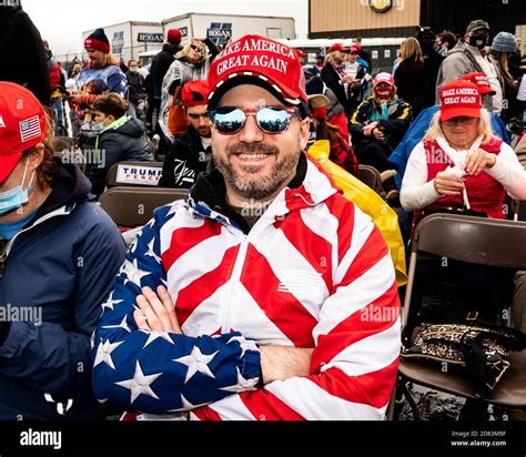 Donald trump wearing maga hat hi-res stock photography and images - Alamy