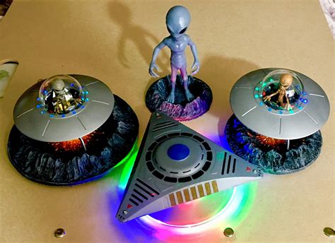 Alpha Centauri UFO (2) -- Science Fiction Plastic Model Kit -- 1/32 Scale -- #9102 pictures by ...