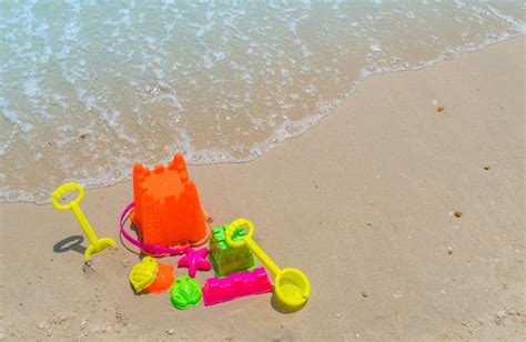 Free Photo | Beach toys on sea beach