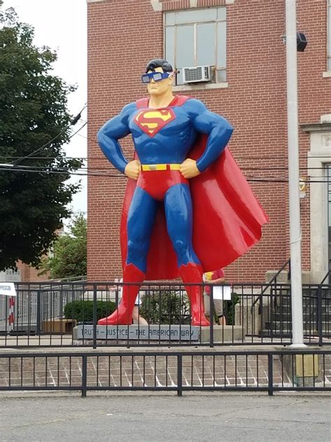 The Superman statue in Metropolis, IL is ready for the eclipse : r/superman