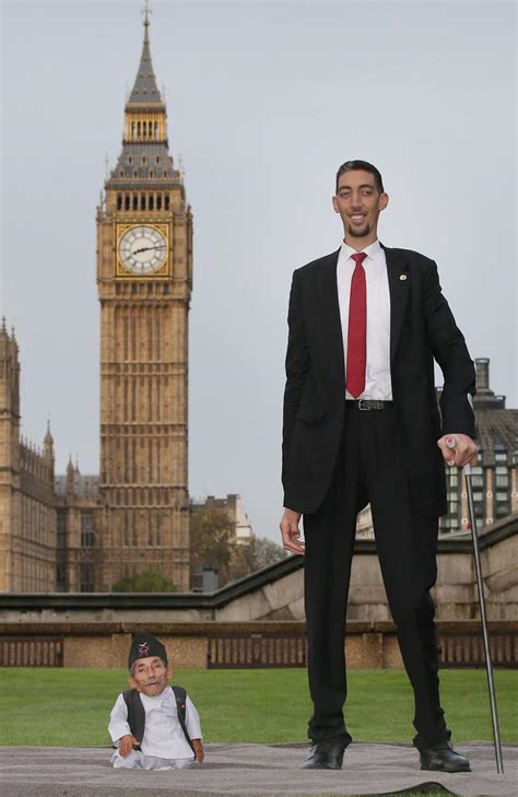 World’s tallest and shortest men, Turkey’s Sultan Kosen and Nepal’s ...