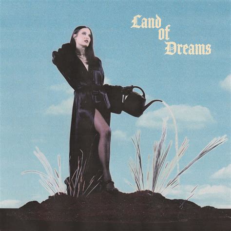 Zoe Xandra Drops Her New Single "Land Of Dreams"