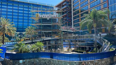 PHOTOS: Disneyland Hotel Monorail Waterslides Surrounded by Scaffolding ...