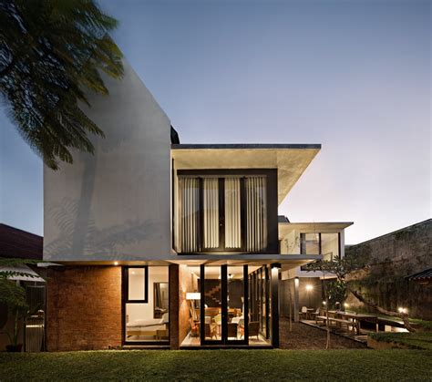 Rumah modern minimalis 2 lantai dengan warna netral - Thegorbalsla