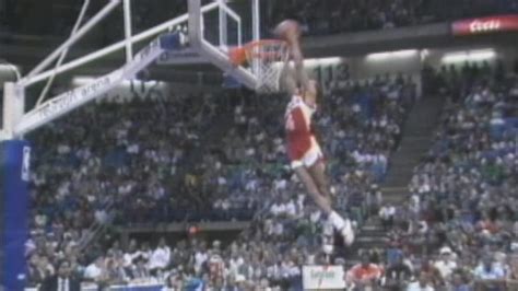 5-foot-7 Spud Webb redefines the dunk contest