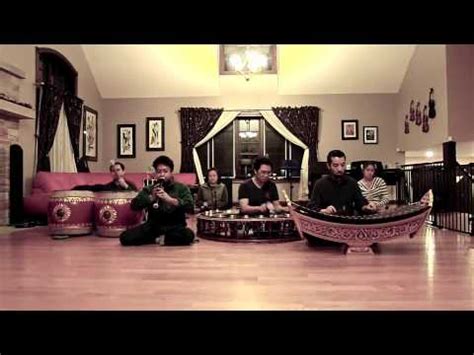 Piphat ensemble - YouTube