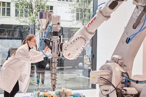 ABB robot 3D prints houseware in London storefront