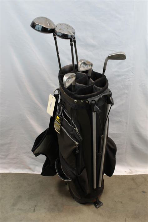 Golden Bear Golf Bag With Clubs, 6 Pieces | Property Room