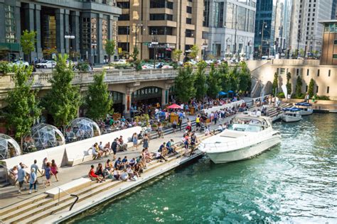 Chicago Riverwalk restaurants and bars | Choose Chicago